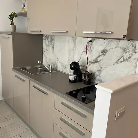 De Silva Adia 4 Mamaia