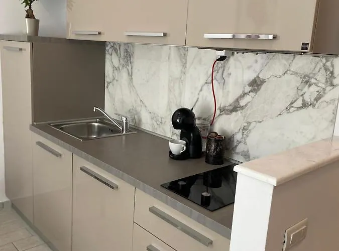 De Silva Adia 4 Mamaia